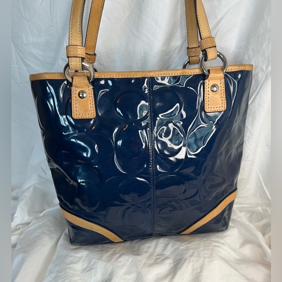 COACH Peyton Embossed Signature Logo Patent Leather Navy Tote Bag - Picture 4 of 15